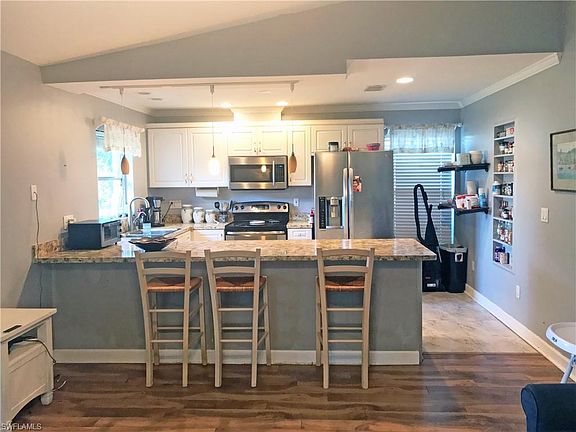 2nd image of 3556 Bailes St
