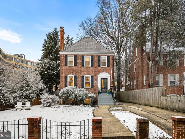 1433 Fort Stevens Dr NW, Washington, DC 20011