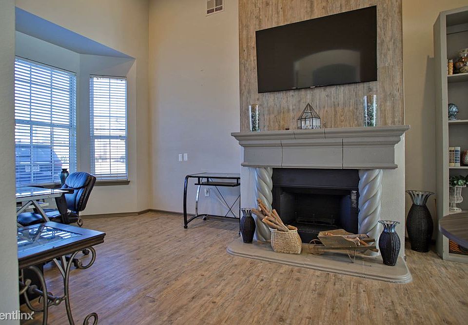 1st image of 910 Bell Blvd