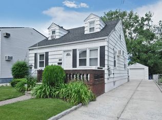954 N 6th St, New Hyde Park, NY 11040