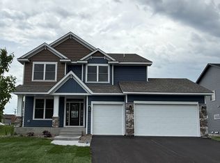 432 Collova Dr, Vadnais Heights, MN 55127