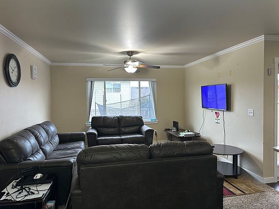 5th image of 4709 Parker St
