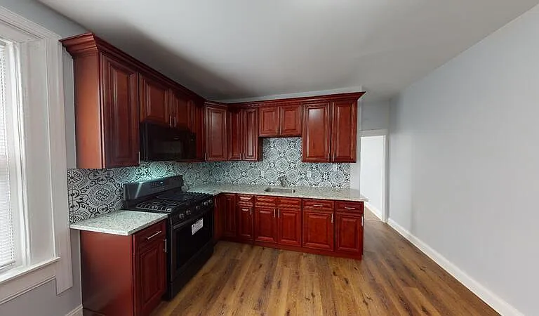 706 E 43rd St — Photo 3