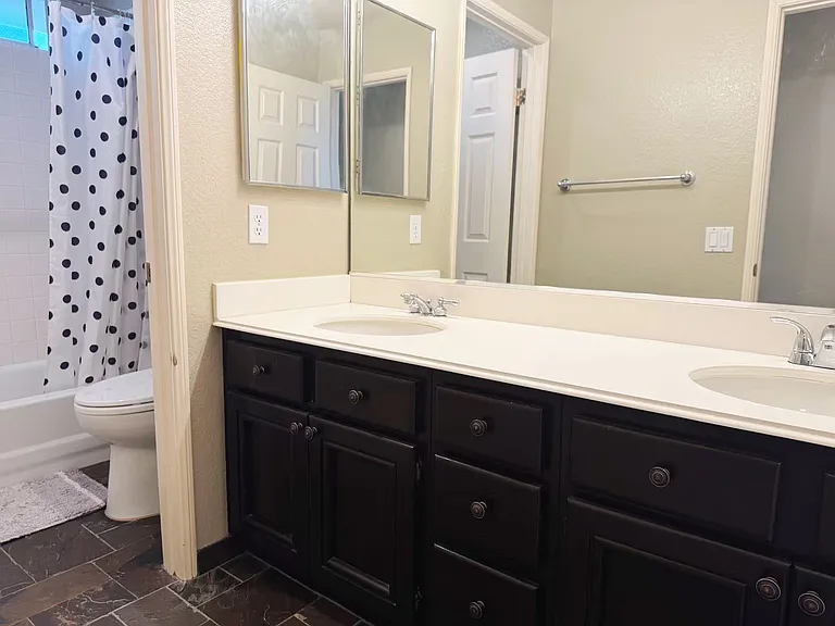 Full Bathroom (Upstairs)