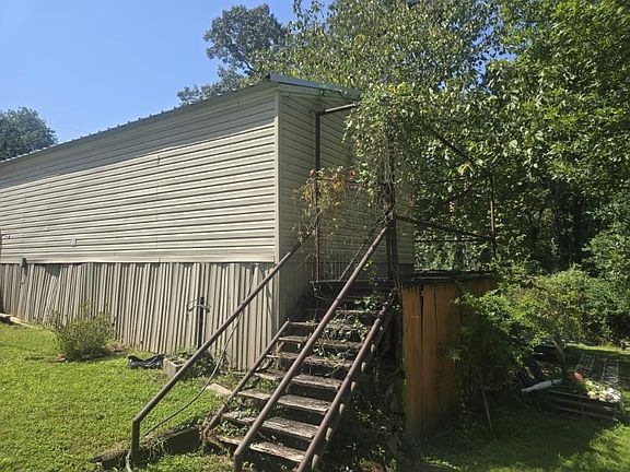 4th image of 390 Campground Rd