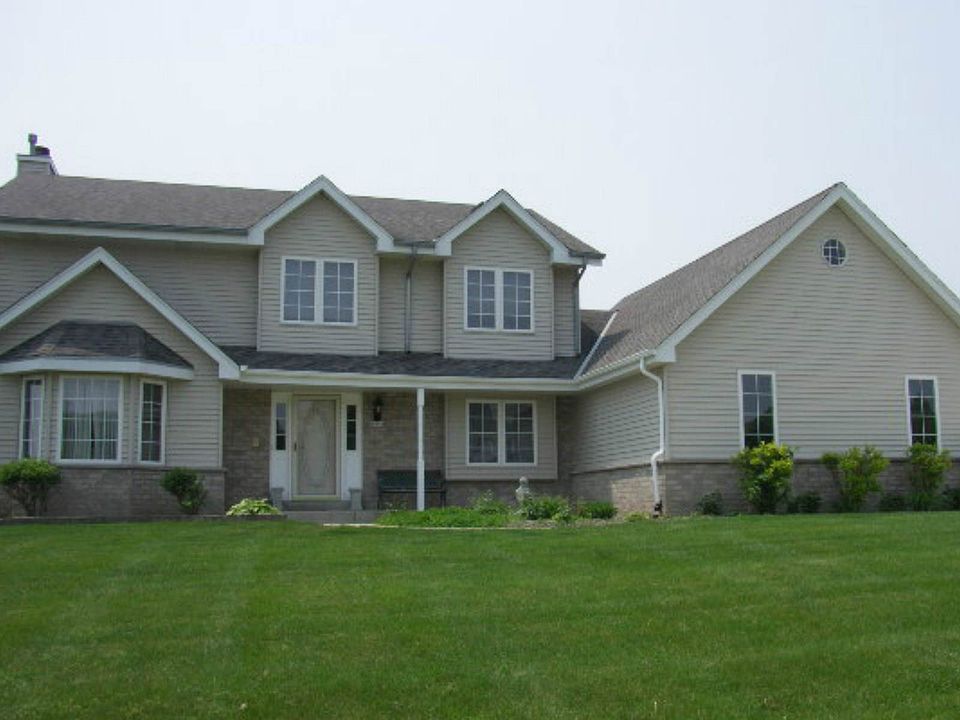 4 Bedrooms; 2.5 Bathrooms