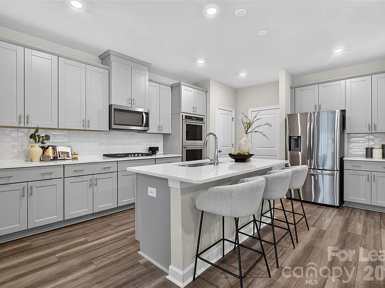 314 Hyssop Ct #109 — Photo 8