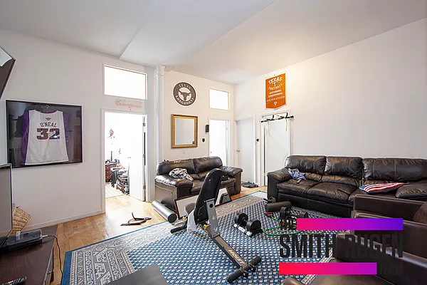 Rented by R New York | media 3