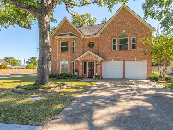 2601 Lakeway Dr, Seabrook, TX 77586
