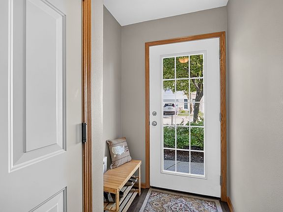 4th image of 3024 SW Sharmin Ln