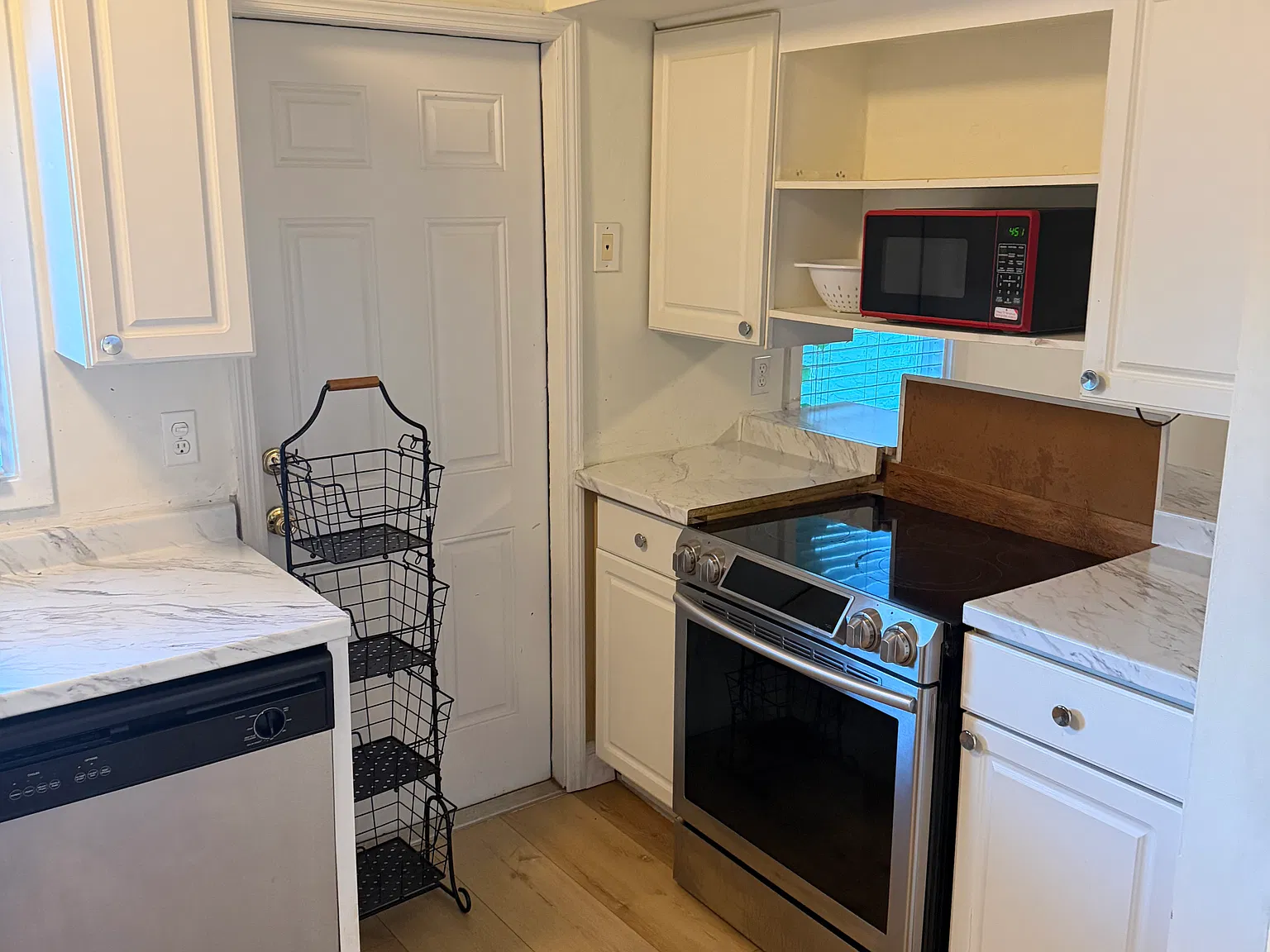 2 bed, 1.5 bath, 1012 sqft, $2,100 — Photo 2