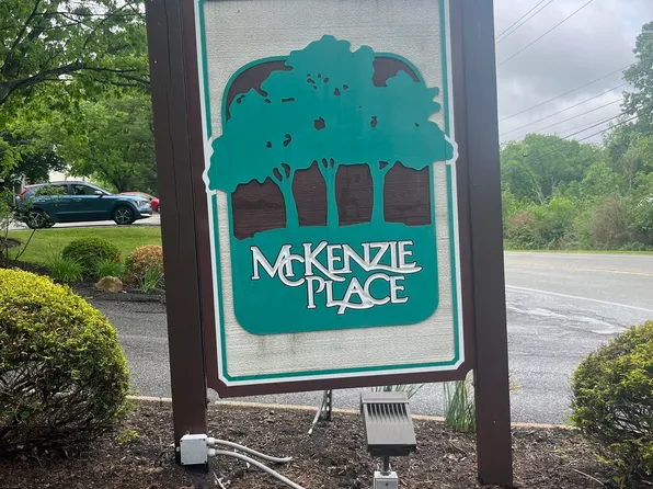 1306 Kenzie Dr, Pittsburgh, PA 15205