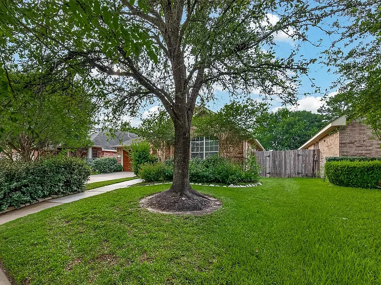 23222 Century Plant Dr — Photo 3