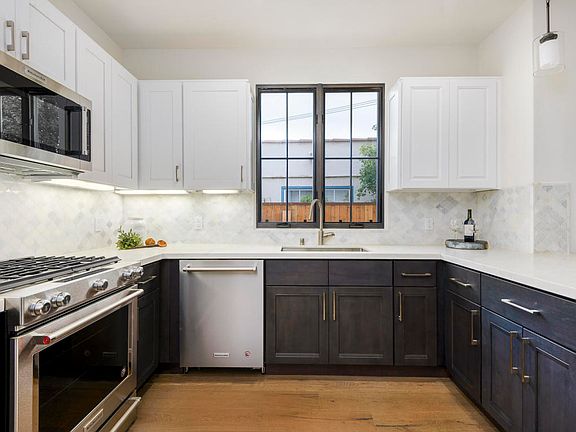 3rd image of 2334 De La Vina St