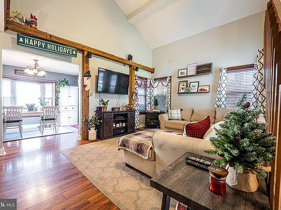 2nd image of 115 Country Side Ln