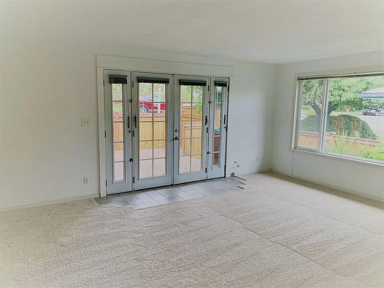 1832 27th Ave — Photo 3