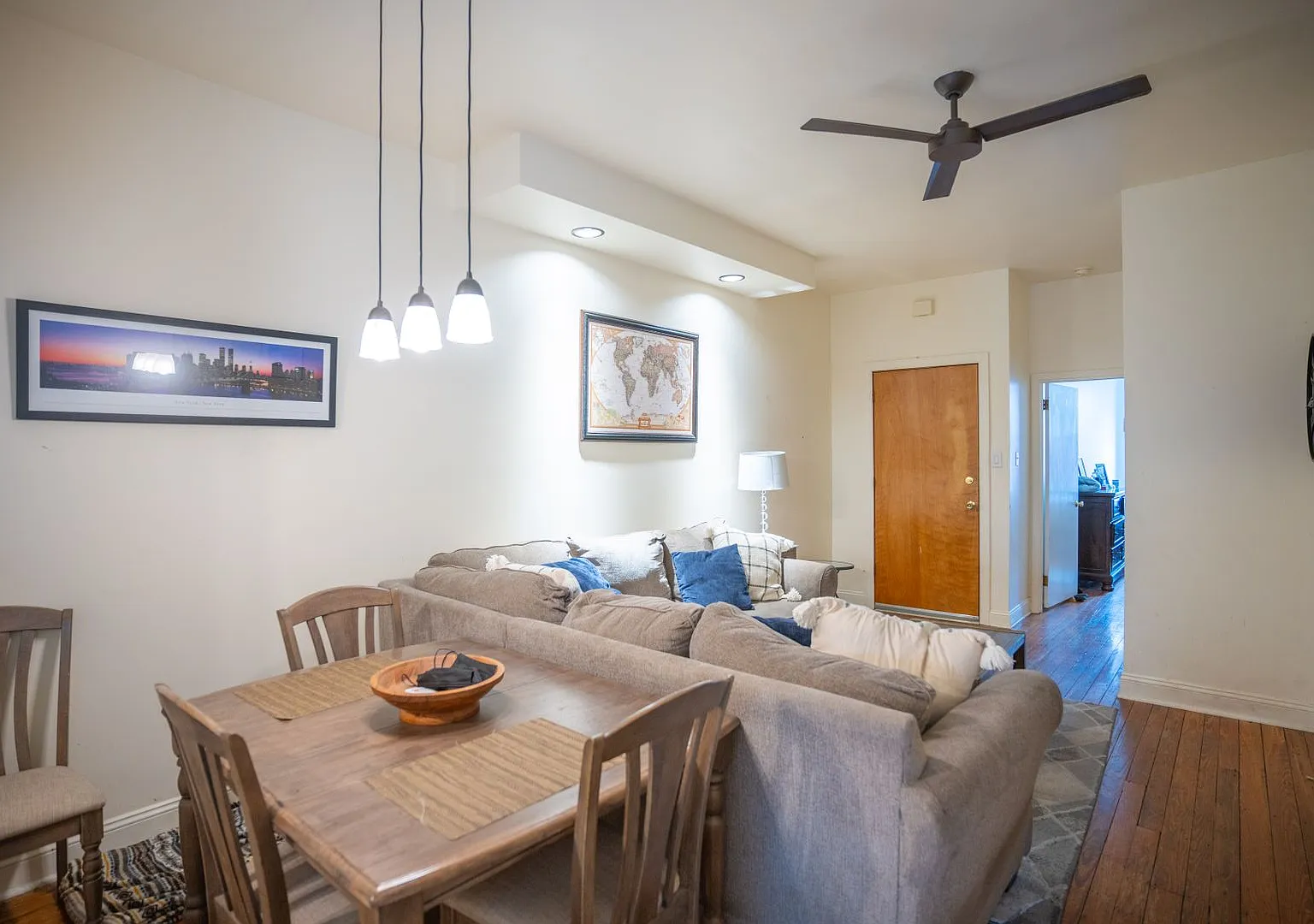 Large 1st fl with yard w/d — Photo 4