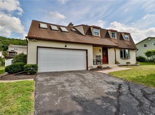 507 Scenic View Dr, Easton, PA 18040
