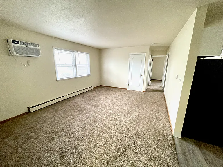 4223 Chamberlain Dr — Photo 3