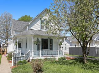413 E 1st St, Pella, IA 50219