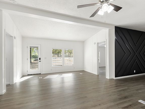 3rd image of 36375 Longleaf Dr