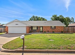 7 Easy St, Clinton, OK 73601