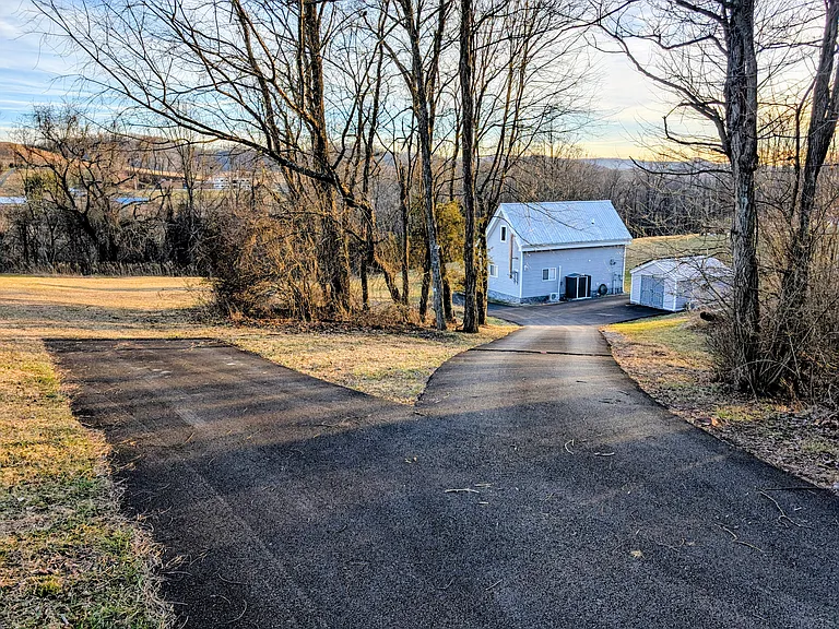 156 Water Mill Rd — Photo 3