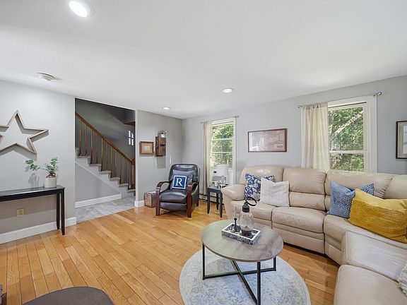 5th image of 21 Stoney Brook Road