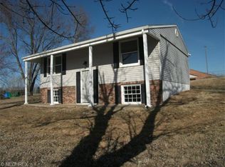 3580 Mona Dr, Zanesville, OH 43701