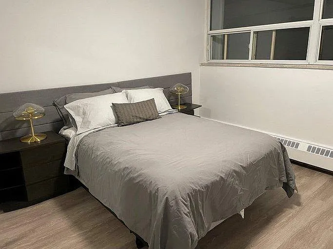 4750 Bathurst Street — Photo 4