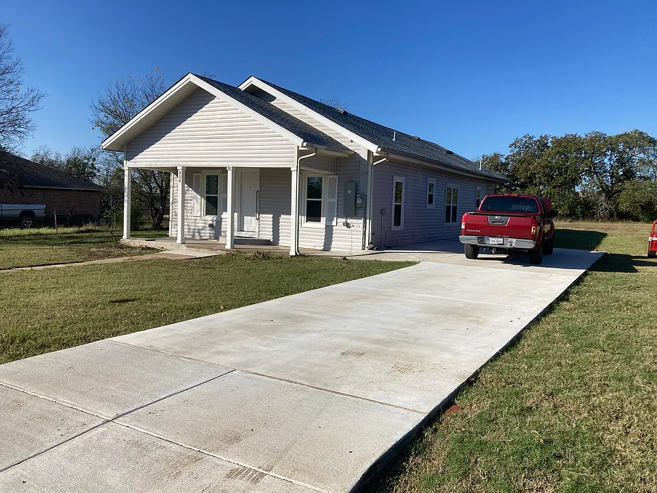 500 S College Dr