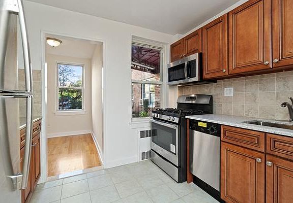 3rd image of 6707 Yellowstone Blvd APT 1A