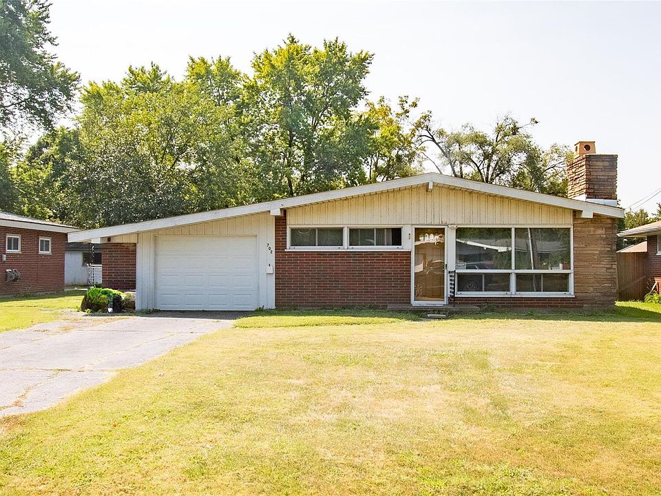 1st image of 702 Valley Dr