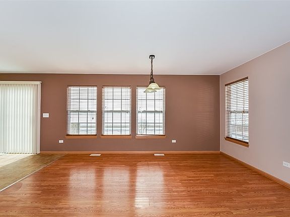 4th image of 15885 Rolland Dr