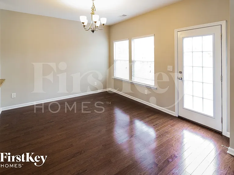 445 Whispering Breeze Ln — Photo 5
