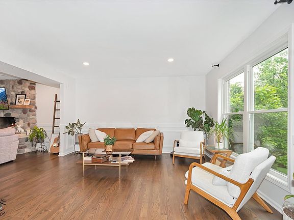 3rd image of 1123 Barber Ct