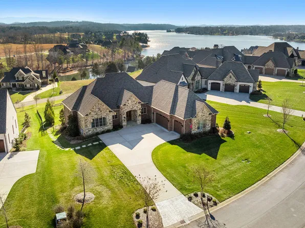 511 Commodore Dr, Lenoir City, TN 37772
