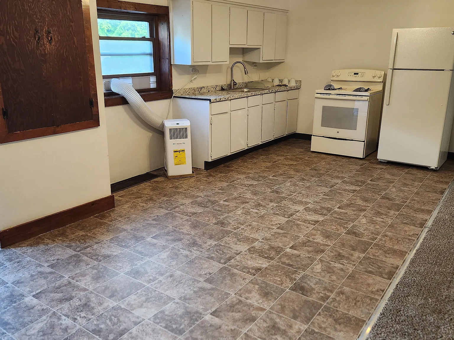 3 bed, $1,400 — Photo 2