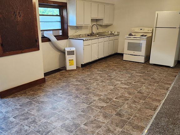 Kitchen/pantry