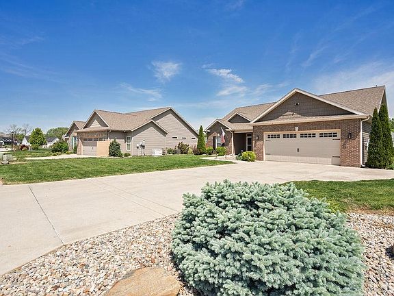 2nd image of 1736 Pond View Dr