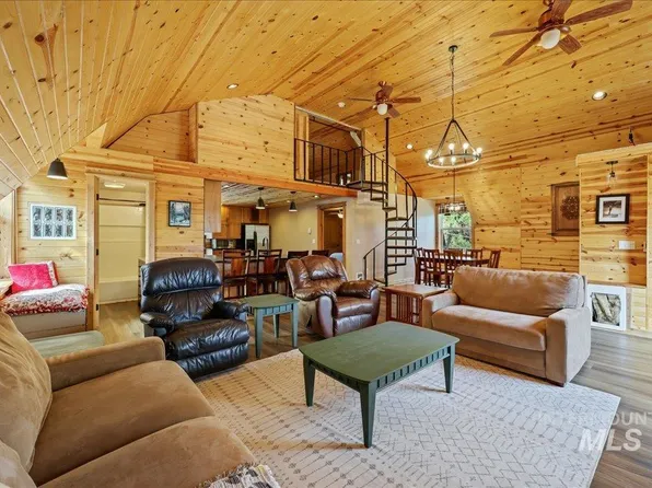 14 Melonie Loop, Cascade, ID 83611