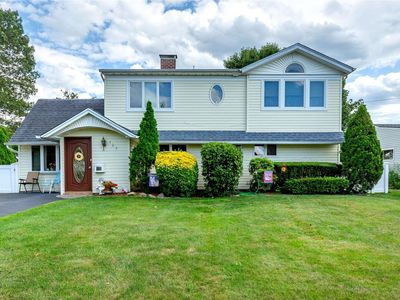 129 Acre Lane, Hicksville, NY, 11801