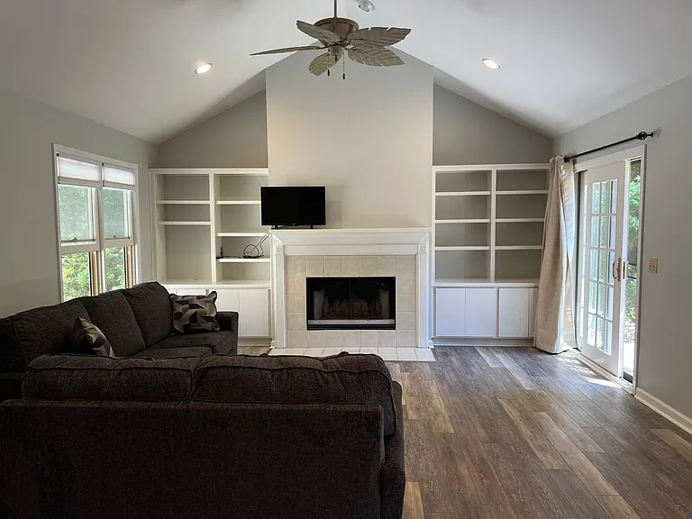 7 Golden Hind Dr — Photo 12