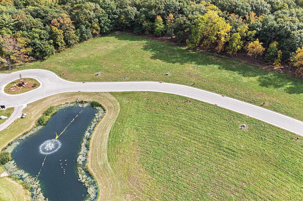 S36W27290 LEGEND AT MERRILL HILLS COURT