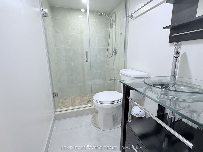 Toronto House for rent - 3 Bedrooms — photo 4