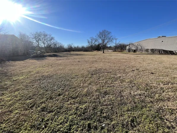 2945 N Saint Augustine Dr, Dallas, TX 75227