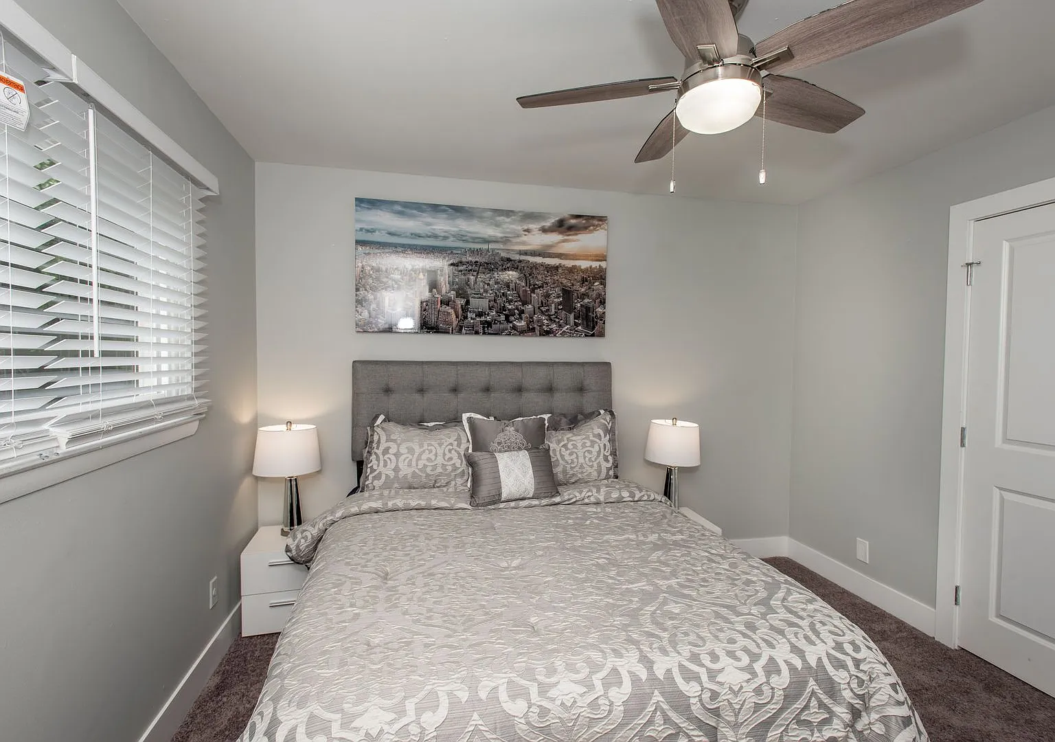 2 Bdrm Modern Townhome — Photo 3