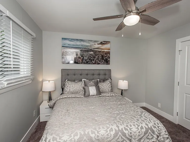 256 Irwin Pl — Photo 3