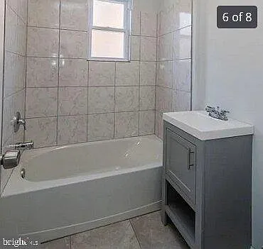 529 16th St NE #4 — Photo 5