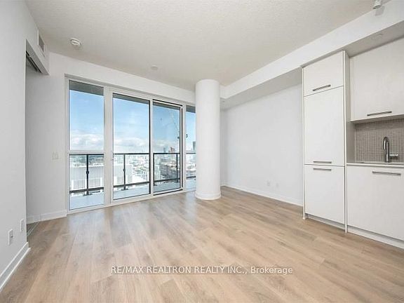 3rd image of 87 Peter St #Penthouse 307